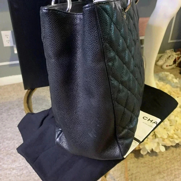 CHANEL Authentic Caviar GST 13" Grand Shopping Tote Bag w/Silver Hardware - Picture 4 of 16